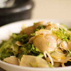 Салат с грушей и курицей - рецепт приготовления в домашних условиях