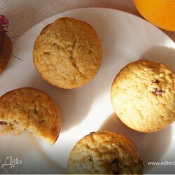 Апельсиновые кексы с овсяными хлопьями и вяленой вишней. Ингредиенты: ряженка, мука, разрыхлитель