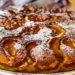 Почему я готовлю яблочный пирог на сметане вечером