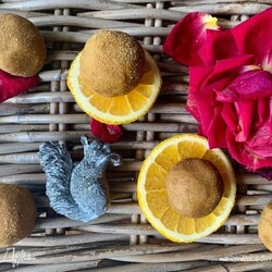 Трюфельное пирожное с ликером и апельсином. Ингредиенты: печенье, маскарпоне, яичные желтки