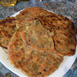 Лепешки из смеси кукурузной и пшеничной муки