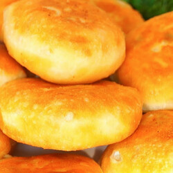 Рецепт быстрых пирожков на кефире с излюбленной творожной начинкой