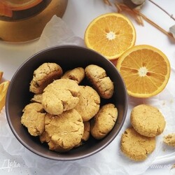 Апельсиновое печенье без сахара. Ингредиенты: кукурузная мука, вода, корица