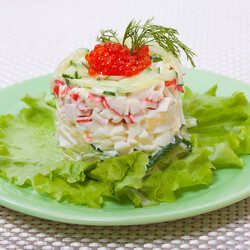 Рецепт салата с красной имитированной икрой Золотое Море