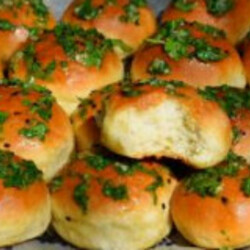 Пампушки с чесноком и зеленью