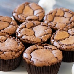 Быстрый рецепт кексов «Брауни»: понравится хозяйкам и не разочарует всех любителей сладкой выпечки