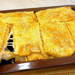 Быстрый и простой рецепт, чтобы накормить большую компанию: вкусное и сытное блюдо из лаваша и курицы