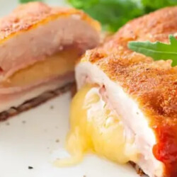 Куриные рулетики Кордон Блю подают в лучших ресторанах, а вы можете сделать их дома за 20 минут