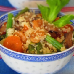 Кускус с грибами, креветками и стручковой фасолью