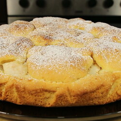 Изумительный песочный пирог с грушами: нежное тесто и сочные фрукты (ВИДЕО)