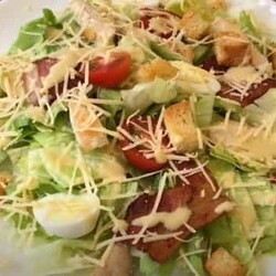 Настоящий классический салат «Цезарь»: 4 простых рецепта приготовления