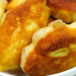 Жареные пирожки, не впитывающие масло: рецепт теста и вкусной начинки