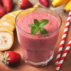 Клубнично-банановый смузи