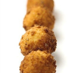 Жареные шарики из моцареллы