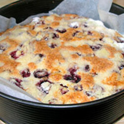 Рецепт шарлотки с вишней в духовке