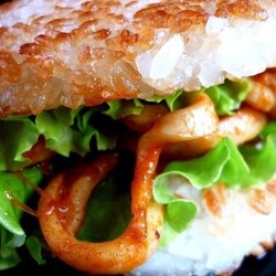 Рисовый бургер с кальмарами терияки