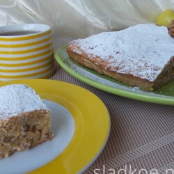 Пирог с яблоками и грецкими орехами