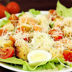 Салат цезарь с креветками - рецепт приготовления в домашних условиях