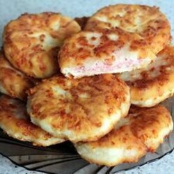 Сырные лепешки с ветчиной - рецепт приготовления от Простоквашино