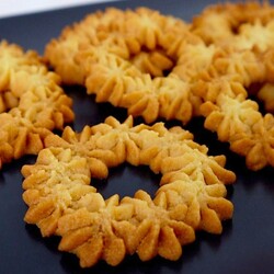 Тесто готовится буквально за 5-7 минут: очень красивое и хрустящее песочное печенье «Лимонный цветок»