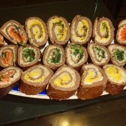 Рецепт печеночных рулетов с начинкой