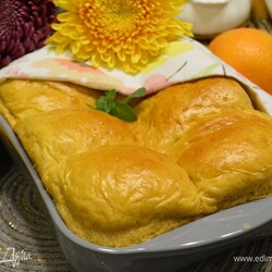 Тыквенные булочки с апельсиновым кремом. Ингредиенты: апельсиновый сок, яичные желтки, кукурузный крахмал