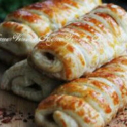 Сосиски в готовом слоёном тесте в духовке