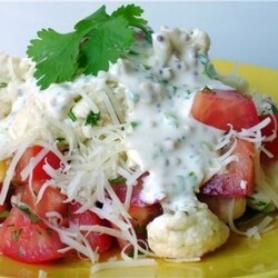 Салат из цветной капусты с помидорами