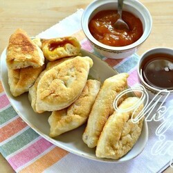 Жареные пирожки с повидлом