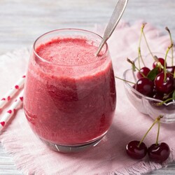 Смузи с вишней и бананом