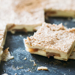 Яблочный пирог на сгущённом молоке - рецепт с фото - FoodForLife