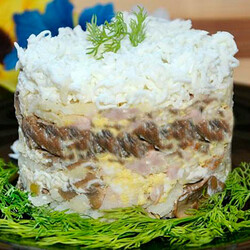 Салаты с курицей и шампиньонами – лучшие рецепты