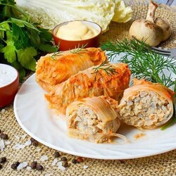 12 рецептов нежных и сочных голубцов из пекинской капусты