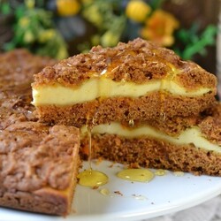 Морковный пирог с творожной начинкой