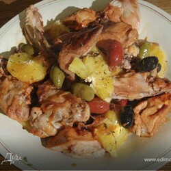 Курица с апельсинами и оливками . Ингредиенты: курица, апельсины, оливки