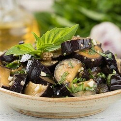 20 салатов с баклажанами, которые стоит попробовать