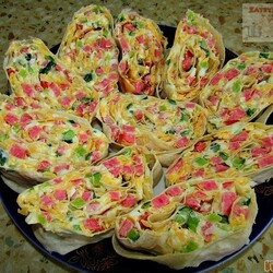 Рулет из лаваша с копченой колбасой и сыром