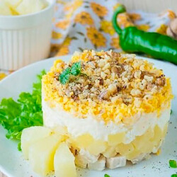 Салаты с плавленным сыром и курицей