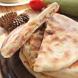 Сметанные лепешки с разными начинками