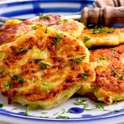 Творожные оладьи с сыром: простое и вкусное блюдо