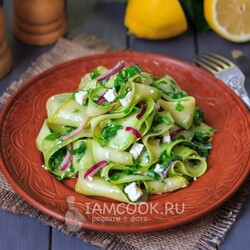 Салат из молодых кабачков с сыром фета — рецепт с фото