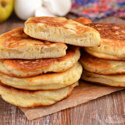 Пышные оладьи на кефире с грушами - Совет да Еда