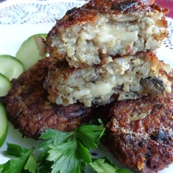 Рисовые котлеты с сыром и грибами