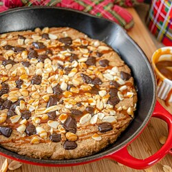 Гигантское печенье в сковороде: готовим необычную выпечку к чаю (видео-рецепт)-Одна Минута