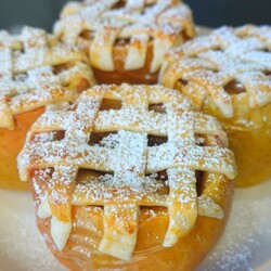 Запеченные яблоки с орехами и изюмом. // Печёные яблоки в духовке по-новому. Полезный десерт.  / Десерт / Рецепты / Шеф-повар – простые и вкусные кулинарные рецепты, фото-рецепты, видео-рецепты