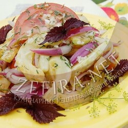 Салат из жареных кабачков с маринованным луком