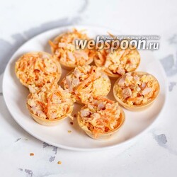Закуска с ветчиной и морковью в тарталетках