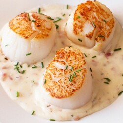 Рецепт морских гребешков с соусом из бекона - мясная лавка Бараниенбаум