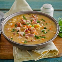 10 гороховых супов с копченостями, которые порадуют всю семью