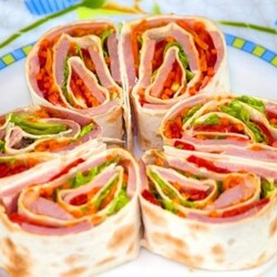 Рулеты из лаваша: 30 лучших рецептов на праздничный стол 2021 с разными начинками